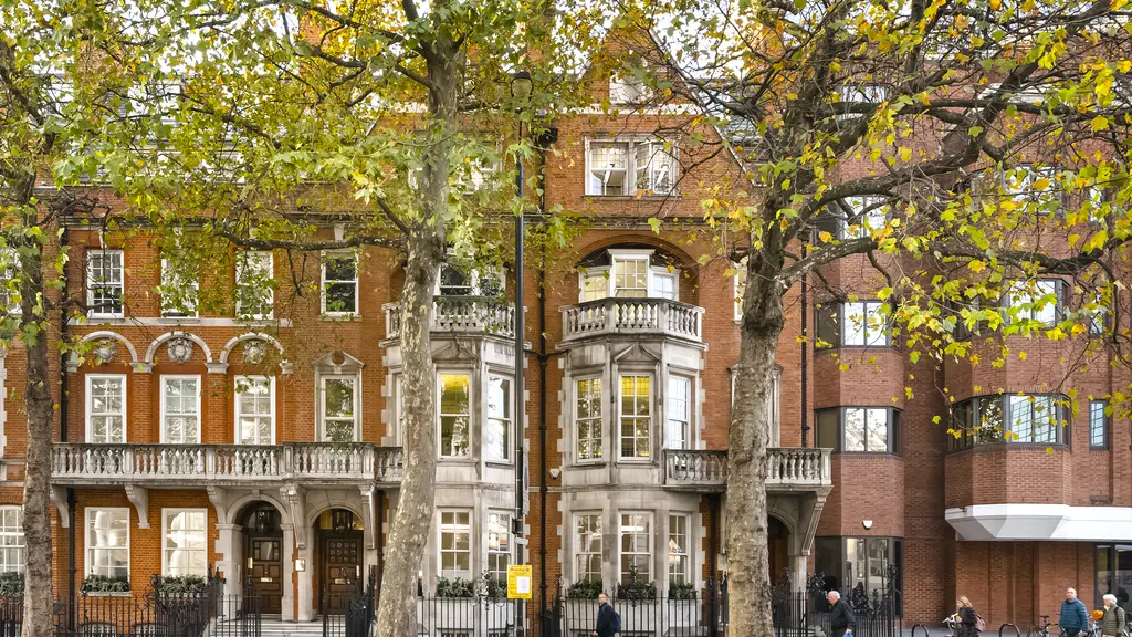 Exterior frontage of 128 Buckingham Palace Road in London